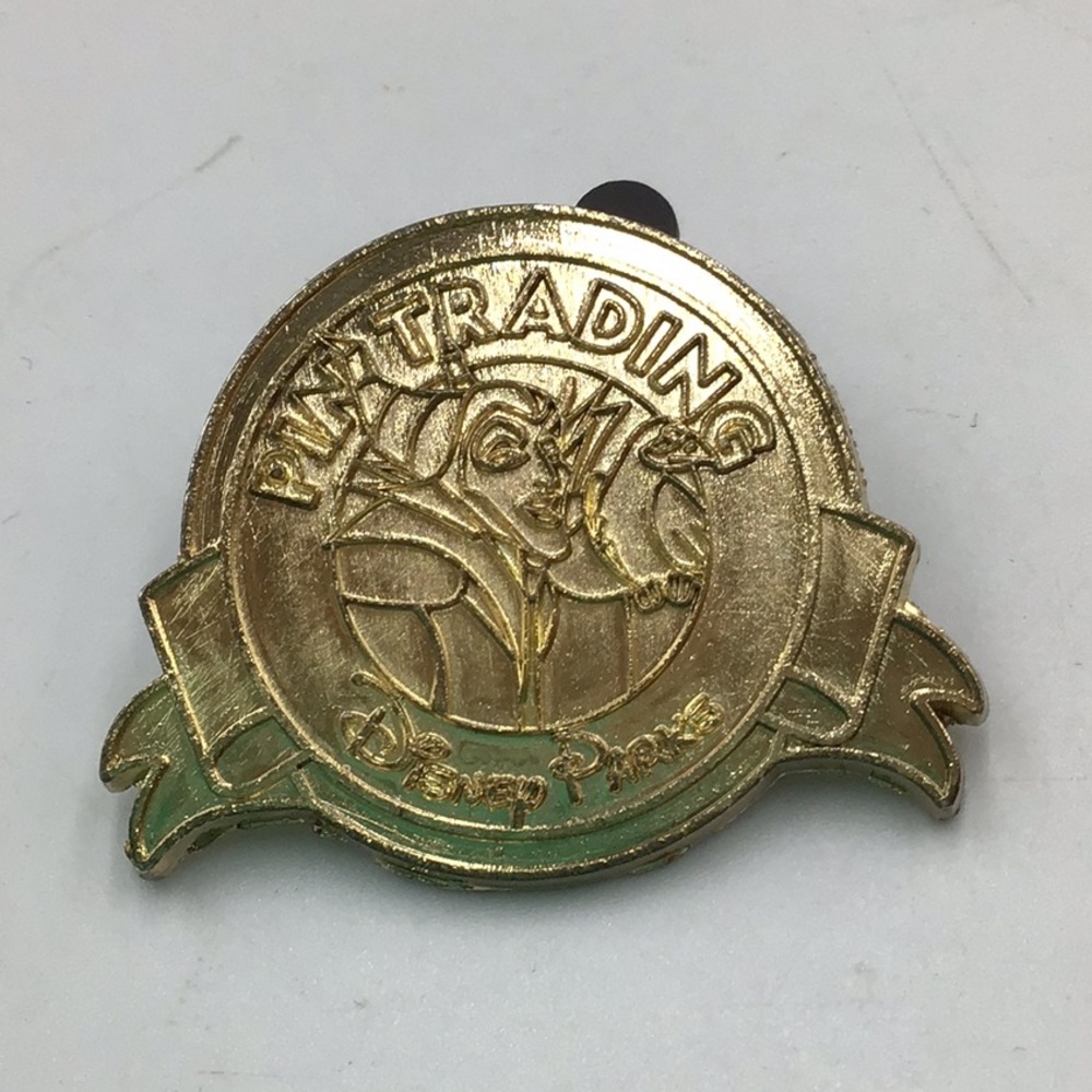 Disney Pin 82419 Maleficent Pin Trading Gold Metal 2011 Villain Sleeping Beauty